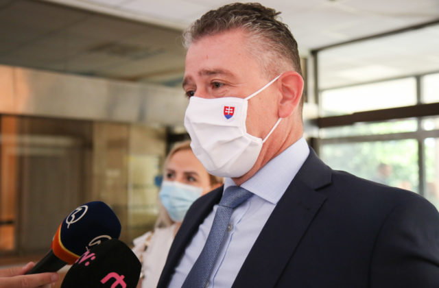 Slovensko zvláda situáciu na hraniciach, povedal Mikulec a ostro zareagoval aj na výrok primátora Košíc