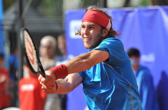 Lacko vyhral trojsetovú bitku proti Pellovi, na turnaji ATP v Halle postúpil do druhého kola