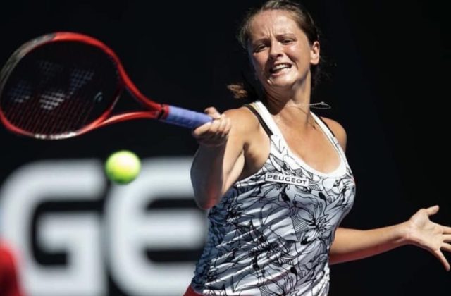 Kužmová v trojsetovej bitke zdolala sedmičku „pavúka“ a na turnaji WTA v Gdyni je v osemfinále