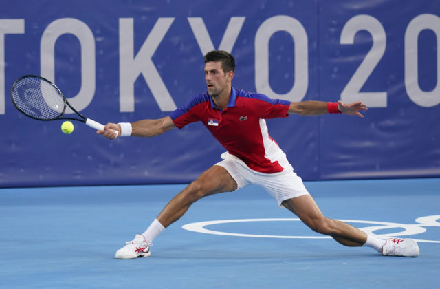 Letná olympiáda v Tokiu (tenis): Djokovič má dve zlaté na dosah, postúpil do štvrťfinále dvojhry aj mixu