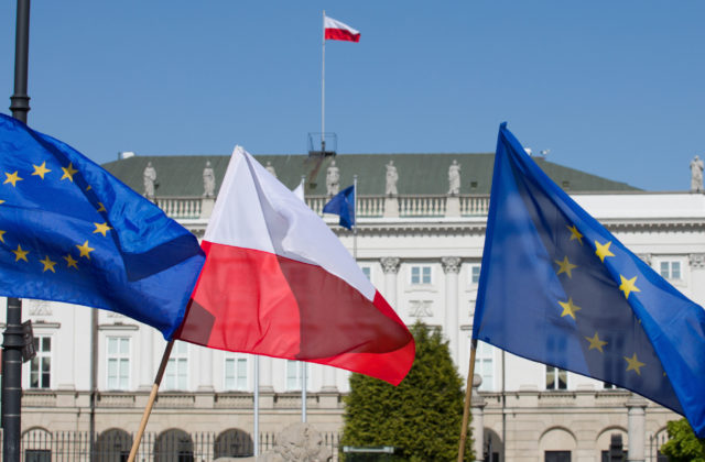 Poliaci by mali dodržiavať pravidlá Európskej únie, odkazujú Nemecko a Francúzsko