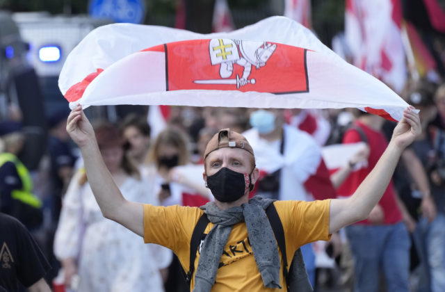 Proti politickej represii v Bielorusku protestovali stovky ľudí v Poľsku aj na Ukrajine