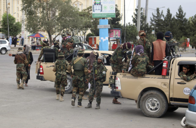 Talibanci oslavovali v Kábule streľbou do vzduchu, zahynuli pri nej dvaja ľudia a niekoľkí sa zranili