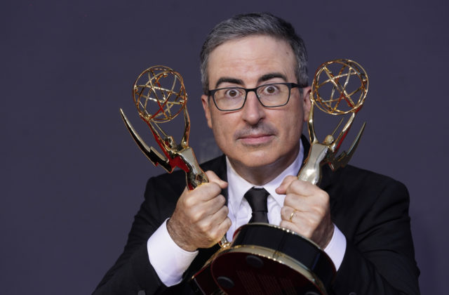 Primetime Emmy ovládol seriál Koruna, udeľovanie cien si užili aj tvorcovia Dámskeho gambitu (foto)