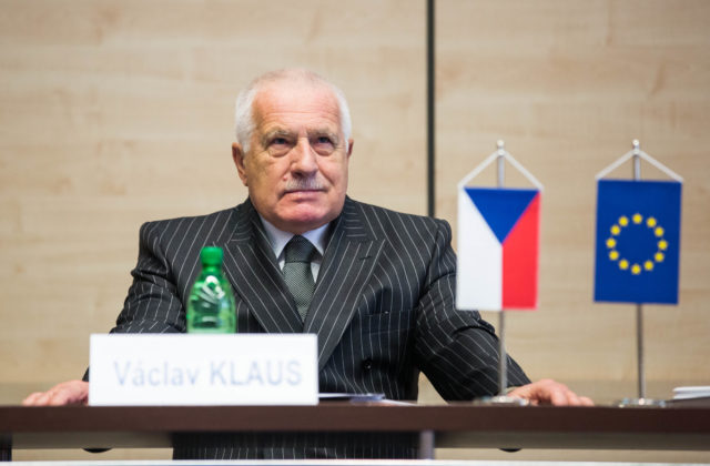 Bývalého českého prezidenta Klausa prepustili z nemocnice, cíti sa lepšie a vráti sa do práce