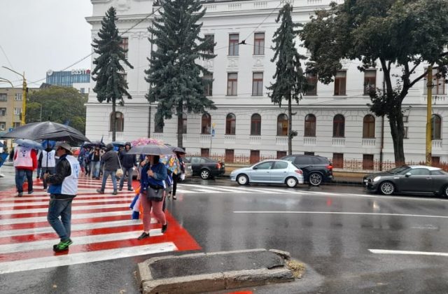 Cestný priechod v Poprade blokovali odborári  z OZ KOVO, chcú lepšie podmienky pre zamestnancov
