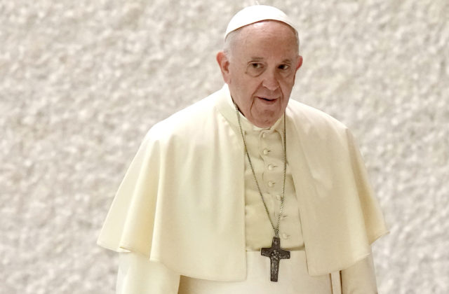 Pápež vyzýva biskupov k načúvaniu obetiam sexuálneho zneužívania kňazmi