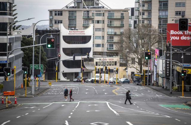 Mesto Auckland čaká najprísnejší lockdown, Nový Zéland bojuje s ohniskom nákazy z Austrálie