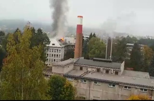 V Ružomberku horela strecha chirurgického pavilónu, z nemocnice evakuovali pacientov