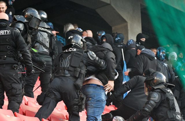 Polícia začala voči fanúšikom Spartaka a Slovana trestné stíhanie, Kozák volá po vyvodení zodpovednosti (foto)