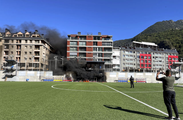 Na národnom štadióne v Andorre vypukol pred zápasom s Anglickom požiar