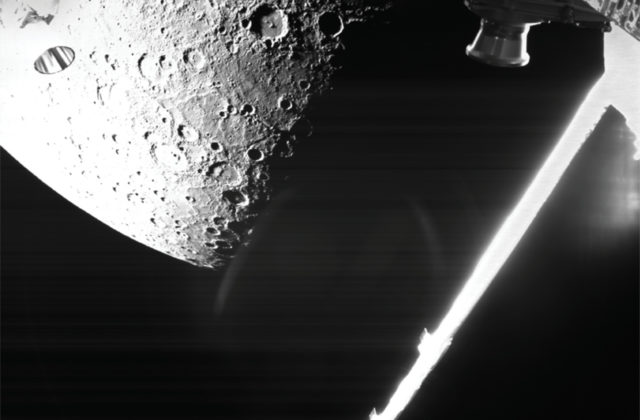 Sonda BepiColombo prvýkrát obletela Merkúr, na Zem poslala fotografie (foto)