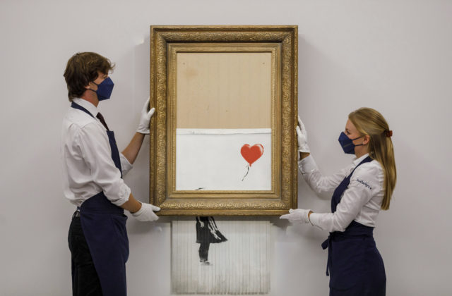Banksyho skartované Dievča s balónom vydražili za viac než osemnásť miliónov libier