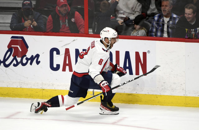 Fehérváry má v NHL po góle aj prvú asistenciu, Ovečkin prekonal legendárneho Gretzkého (video)
