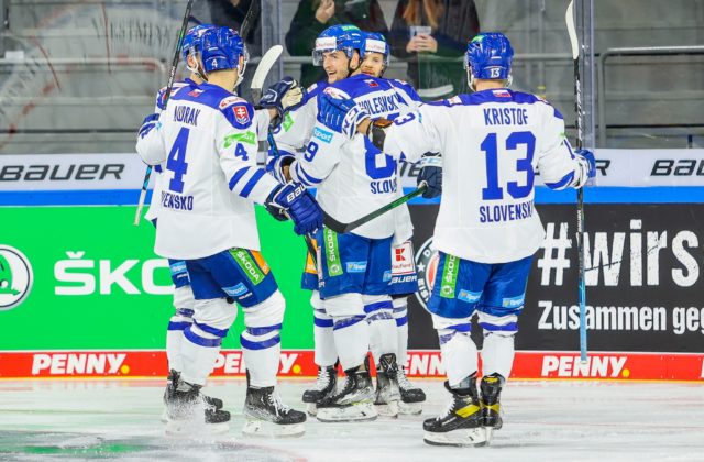 Hokej (Nemecký pohár): Fantastickí Slováci zdolali v Krefelde aj olympijský tím Rusov, využili chyby súpera