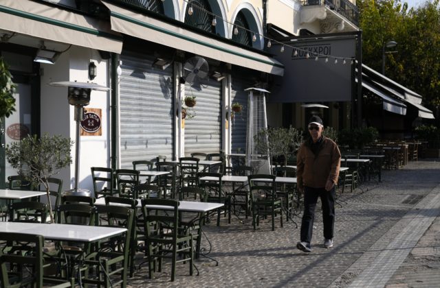 Po celom Grécku protestovali gastroprevádzky, domáhajú sa daňových úľav a príspevkov