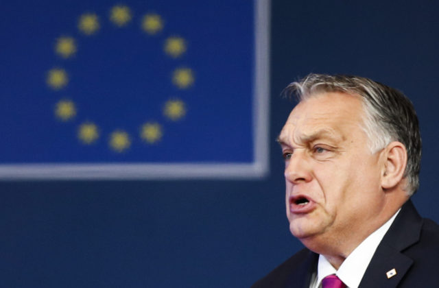 Orbán vyzval na rozpustenie Európskeho parlamentu, pomohol si pritom Trumpovou frázou o vypustení bažiny