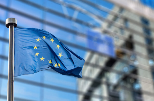 Európska komisia plánuje podporiť odvetvie mikročipov masívnymi verejnými investíciami