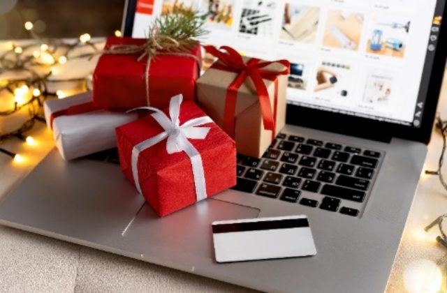 Vianočné online nákupy: Kyberpodvodníci nemajú lockdown, pozor na falošné e-shopy