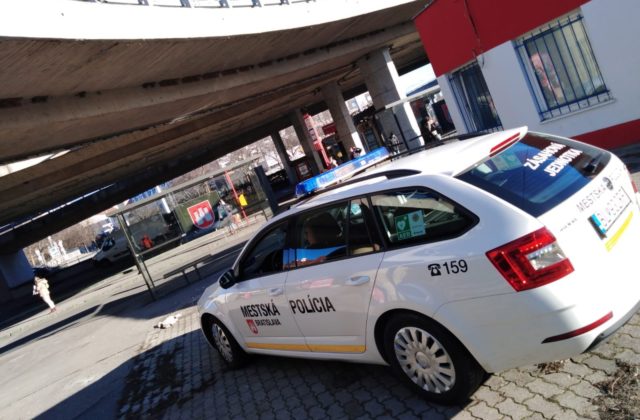 Bratislavská mestská polícia každý deň zachraňuje podchladených ľudí, privítala by však pomoc verejnosti