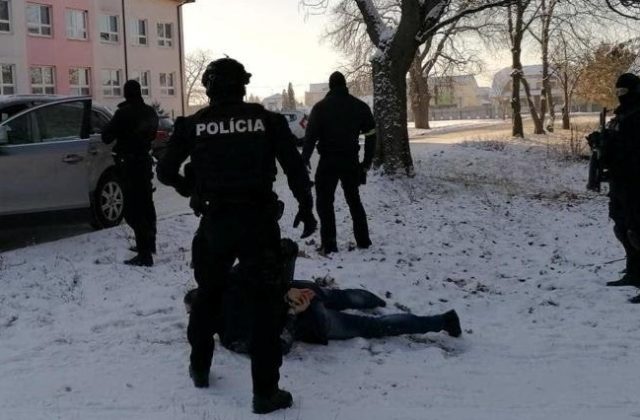 Akcia Pavúk rozplietla pavučinu prevádzačov cez východnú hranicu s Ukrajinou, obvinili aj policajta (foto)