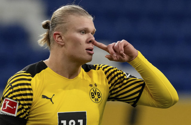 Hviezda Borussie Dortmund Erling Haaland má opäť svalové problémy, zápas s Hoffenheimom nedohral
