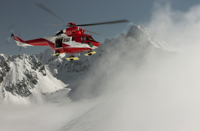 Na horách stále platí 3. stupeň lavínového nebezpečenstva, svoju úlohu pri tom zohrá aj silný vietor