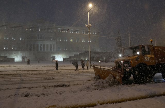 Istanbul zasiahlo husté sneženie, ktoré spôsobilo dopravný kolaps (video)