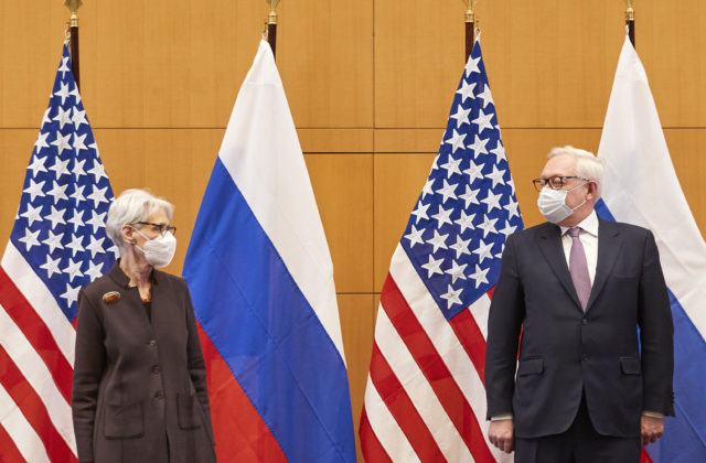 Zástupcovia USA a Ruska pokračujú v rokovaniach, v Ženeve budú riešiť bezpečnostné otázky