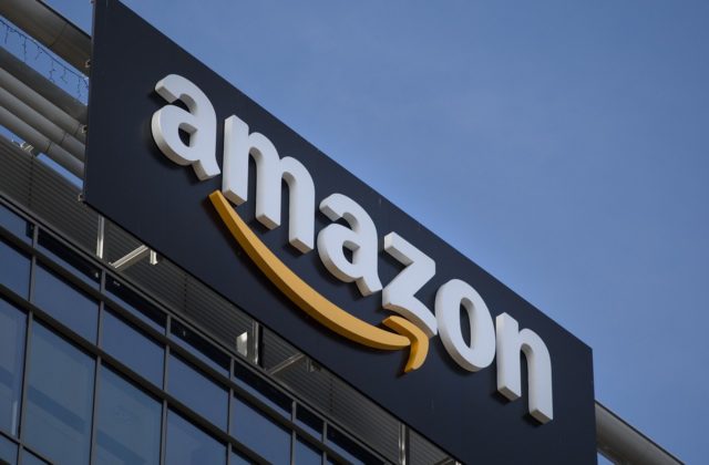Amazon čelil rastúcim nákladom, aj napriek tomu však svoj zisk takmer zdvojnásobil