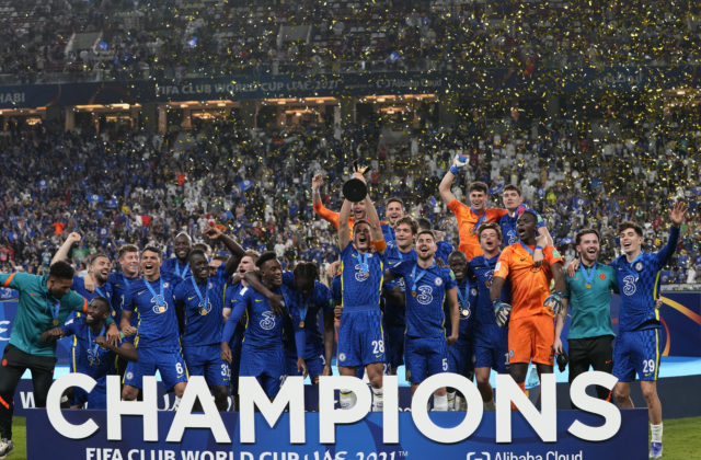 FC Chelsea po prvý raz ovládla MS klubov 2022. Šťastný Tuchel venoval trofej ruskému miliardárovi (video)