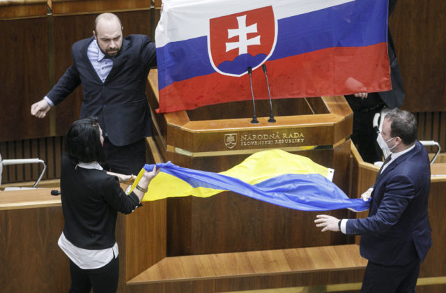 Naď sa ospravedlnil Ukrajine za obliatu vlajku a Žilinka podľa neho začína prezidentskú kampaň