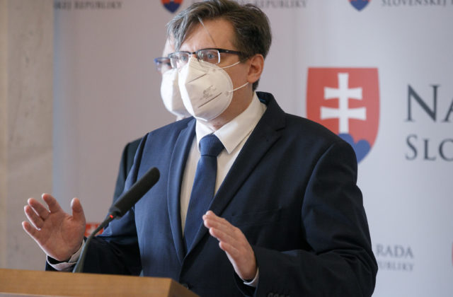 Vetrák vyzval Kolíkovú, aby si vyjasnila spory v koalícii. Slovensku hrozí, že príde o milióny eur z plánu obnovy