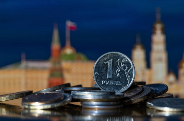 Hrubý domáci produkt Ruska klesol v druhom štvrťroku o štyri percentá, predtým výrazne rástol