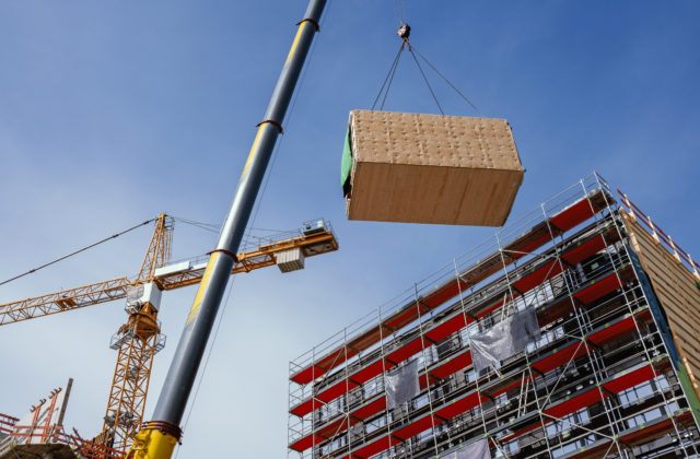 Holého stavebný zákon je plný nedostatkov, podľa Kremského by mali návrh stiahnuť z parlamentu na dopracovanie
