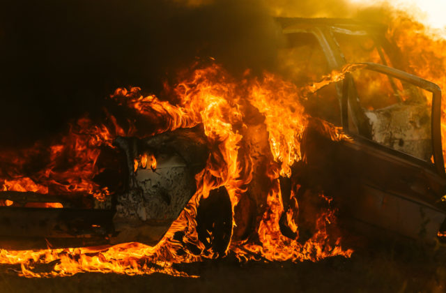 Košickí hasiči našli v zhorenom Forde Fiesta ľudské telo, príčina požiaru auta zatiaľ nie je známa