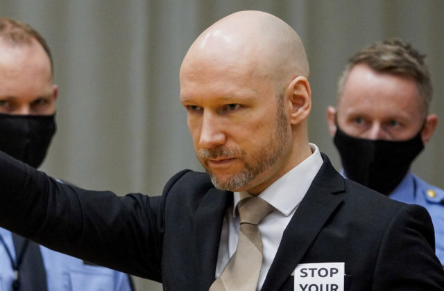 Masový vrah Breivik ostáva vo väzení, stále predstavuje hrozbu pre spoločnosť