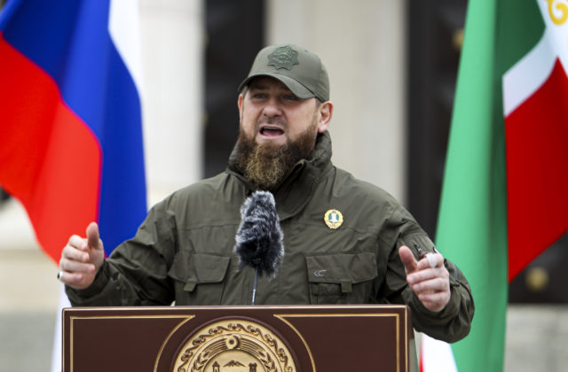 Bezpečnostná služba identifikovala Čečenca páchajúceho zverstvá v Buči, bol súčasťou sprievodu Kadyrova