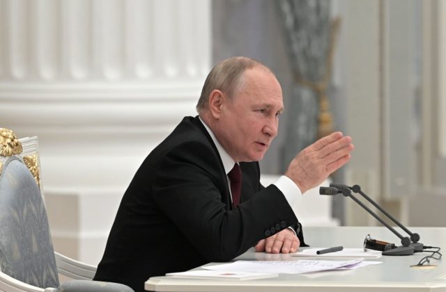 Putin nariadil operáciu „na udržanie mieru“ na východnej Ukrajine