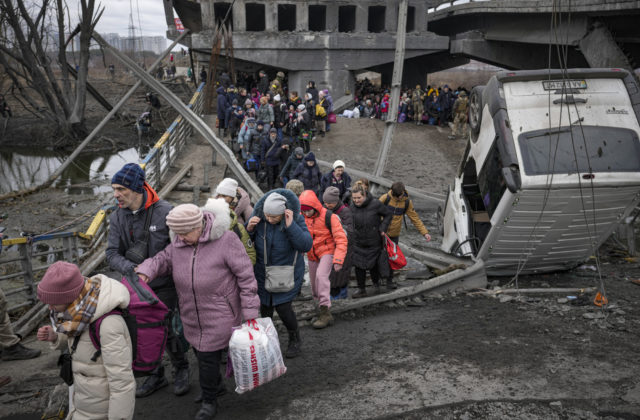 Okupanti nútene deportujú Ukrajincov do Ruska, unesené deti ponúkajú na adopciu