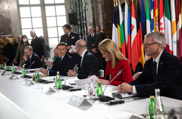 Lídri EÚ sú v podpore Ukrajiny zjednotení, avšak urýchlenie jej členstva v bloku vylúčili