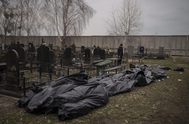 Identifikovali desať Rusov a obvinili ich zo zverstiev v Buči, mali mučiť a zabíjať civilistov