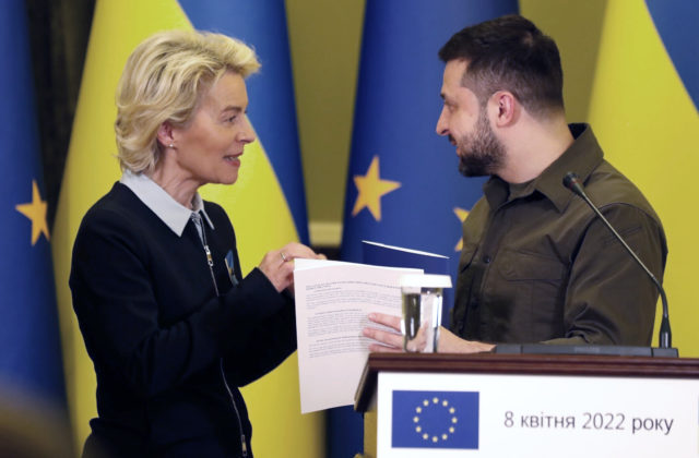 Europarlament odovzdal prezidentovi Zelenskému tohtoročnú Sacharovovu cenu a vzdal poctu ukrajinskému ľudu
