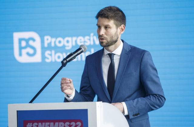 Progresívne Slovensko si zvolilo nového predsedu, Šimečka dostal hlas od takmer všetkých delegátov