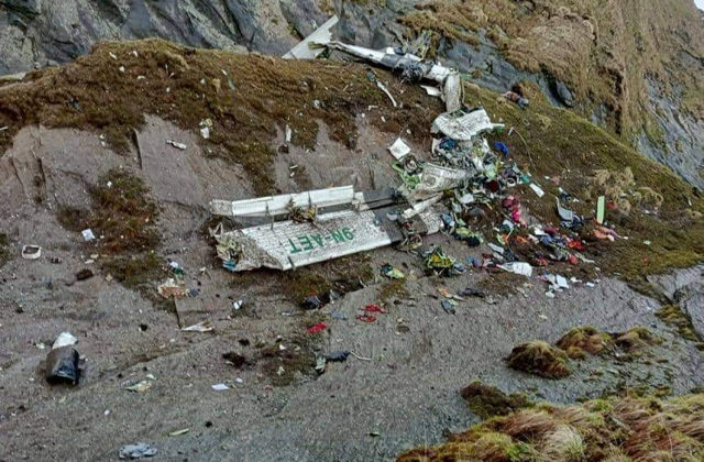 Našli miesto havárie zmiznutého lietadla, zrútilo sa päť minút pred plánovaným pristátím (foto)