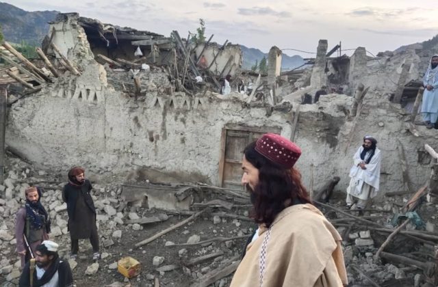 Zemetrasenie v Afganistane je najsmrteľnejšie za dve desaťročia, v piatok sa zem triasla opäť (video+foto)