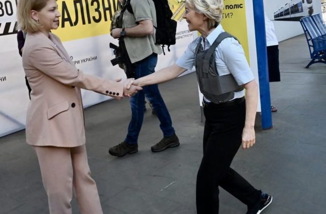 Von der Leyenová dorazila do Kyjeva, horúcou témou rozhovorov bude pokrok Ukrajiny na jej ceste stať sa členom EÚ
