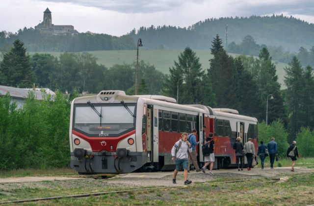 Cestujte vlakom za krásami Slovenska s výhodnou ponukou cestovných lístkov Slovak