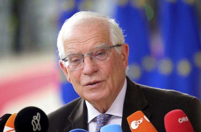 Sankcie voči Rusku fungujú, konštatoval Borrell a vyzval Európanov k strategickej trpezlivosti