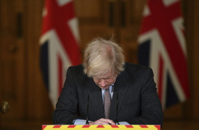 Boris Johnson potvrdil, že končí na čele strany aj na poste premiéra (video)